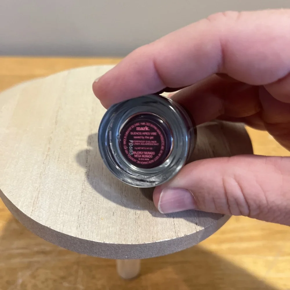 Buenos‎ Aires Vibe Mark. Saved By The Gel Waterproof Eyeliner Morado Sealed